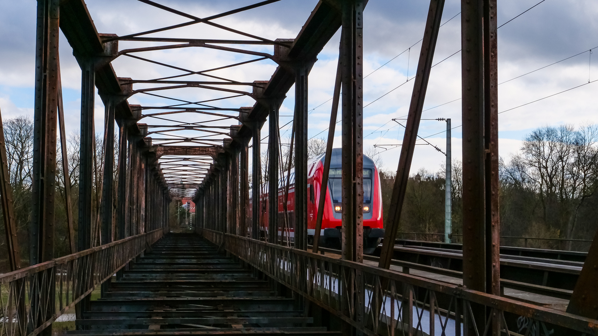 Durchblick durch die alte Braunauer Brücke