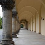 Durchblick durch die Arkaden auf dem Südfriedhof Leipzig 2