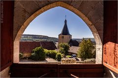 Durchblick durch einen Spitzbogen