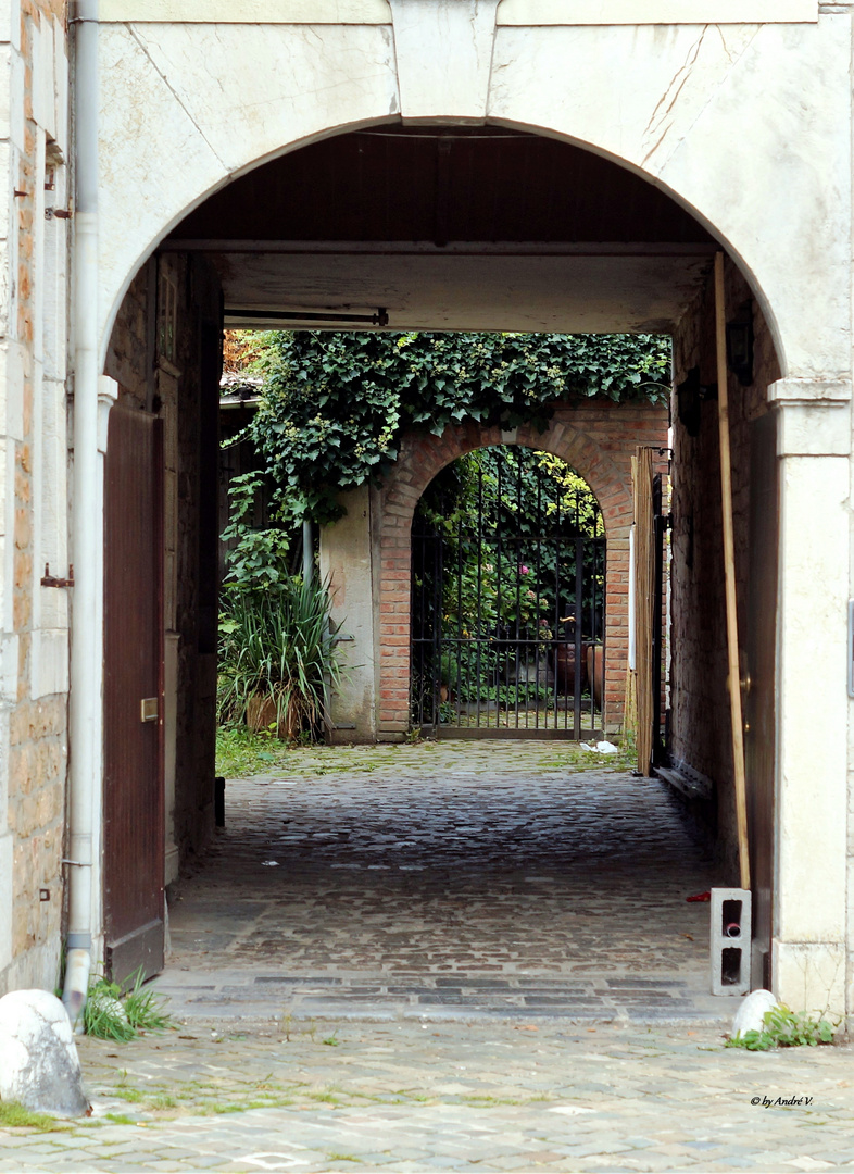 Durchblick durchs Tor zum Tor