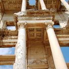 Durchblick - Fassade der Celsus-Bibliothek in Ephesos