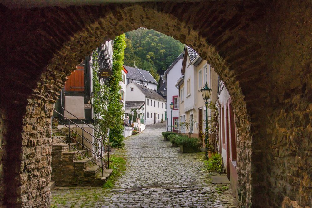 Durchblick - Hirtentor in Blankenheim/Eifel