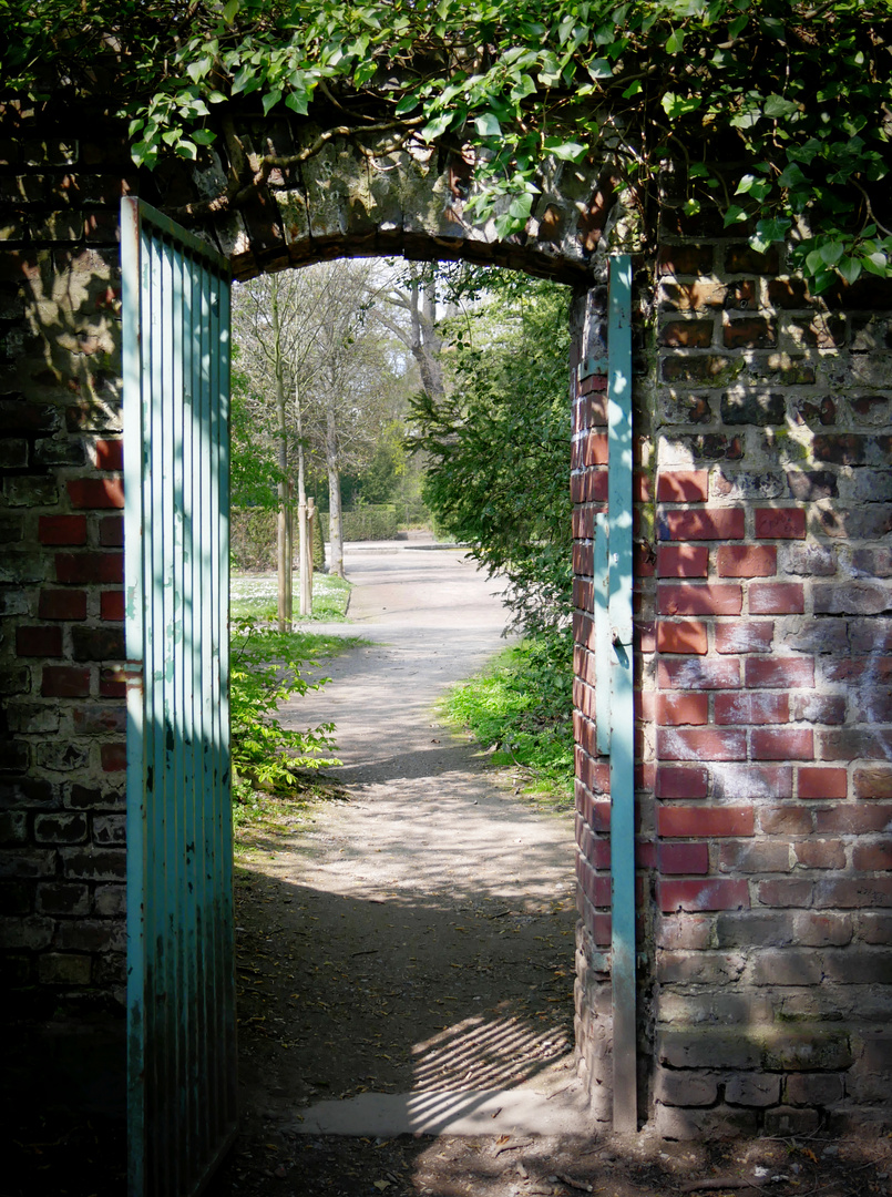 Durchblick im Benrather Schlosspark