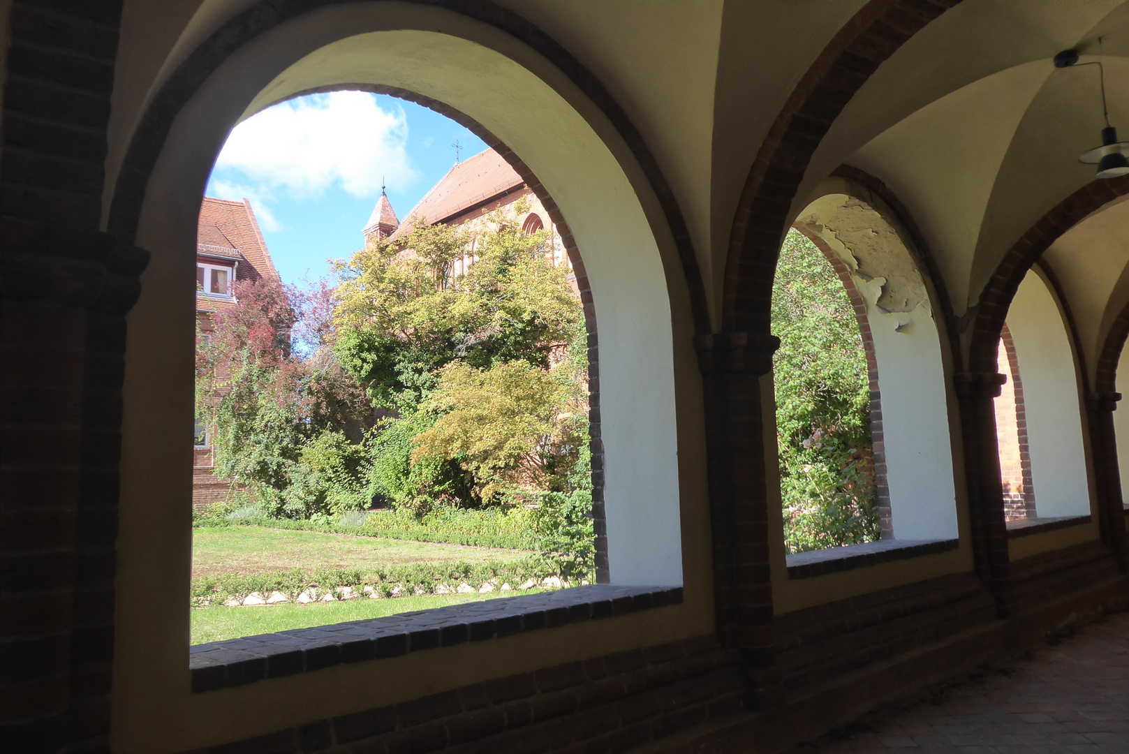 Durchblick im Klosterstift Lehnin