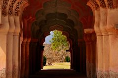 Durchblick im Lotus Mahal