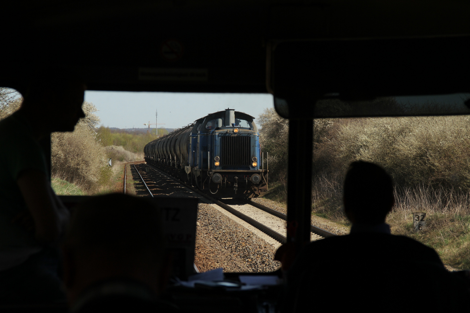 Durchblick im Schienenbus