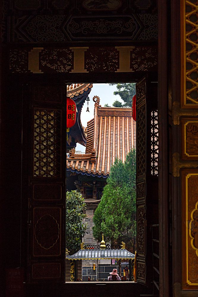 Durchblick im Tempel