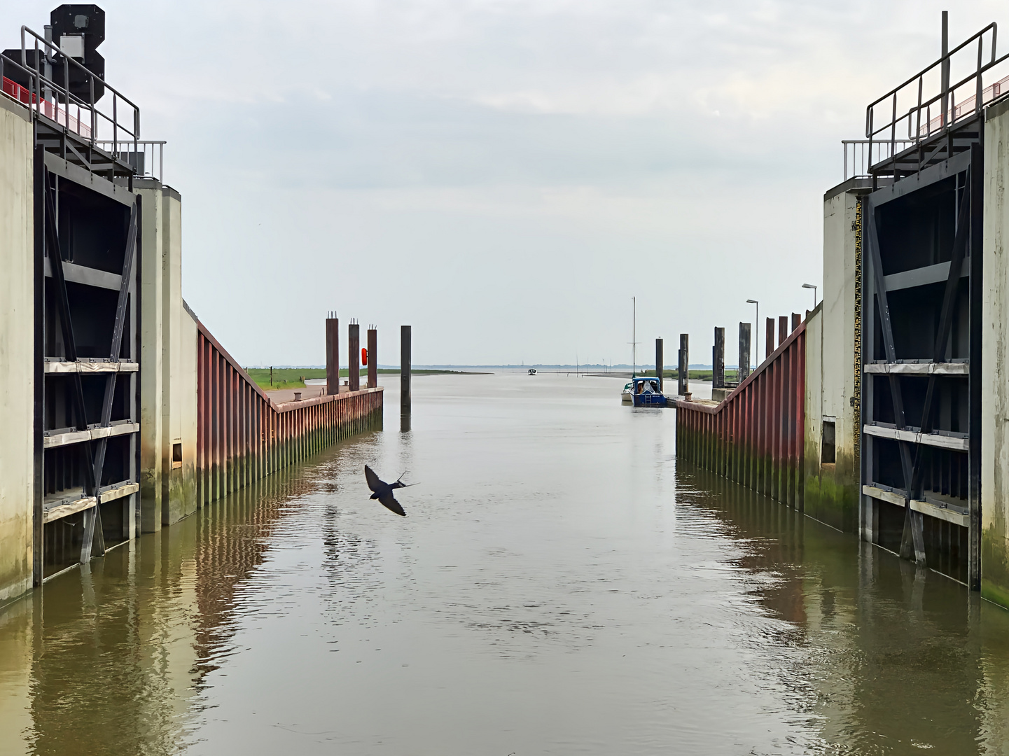 Durchblick im Vareler Hafen