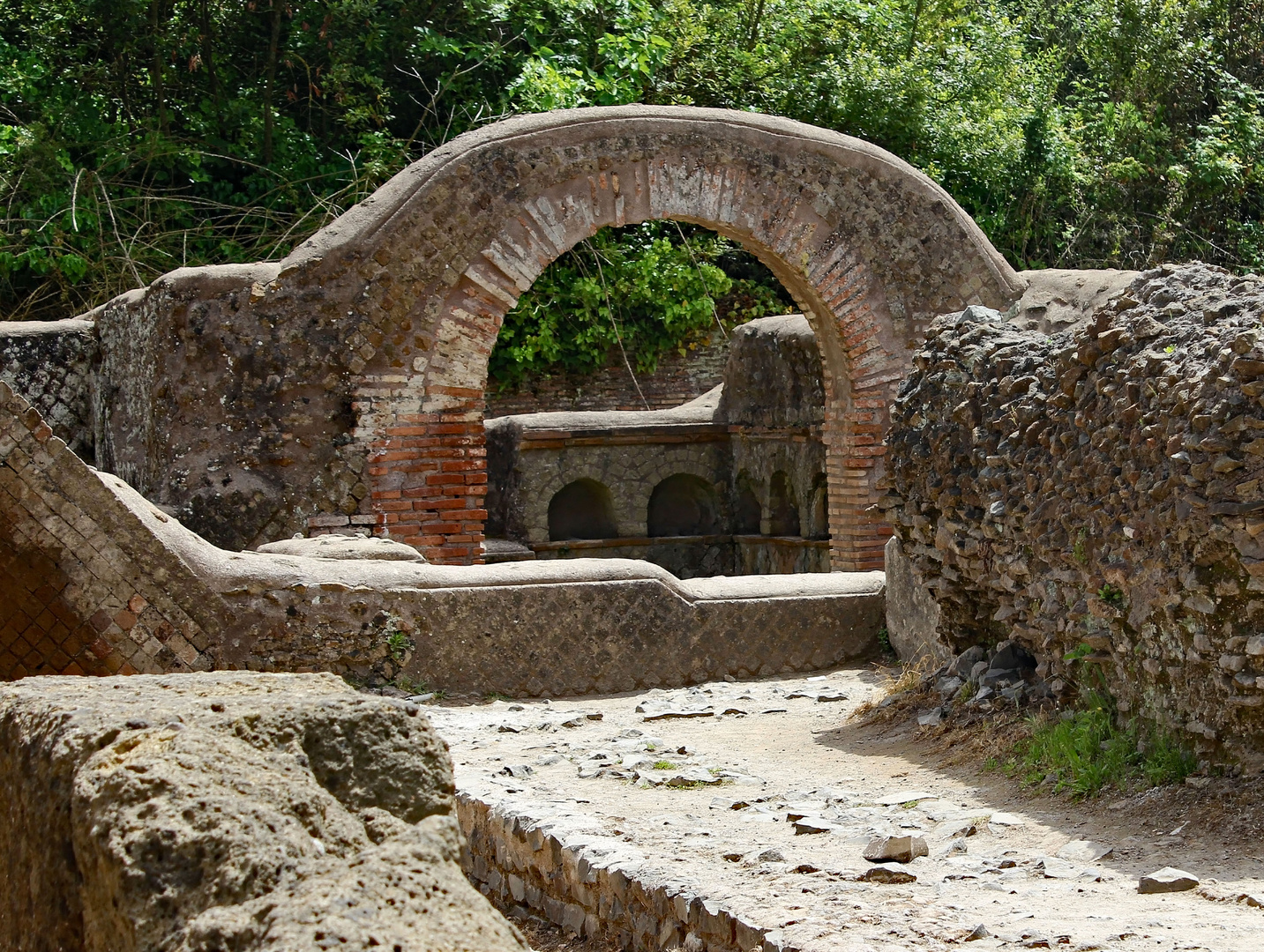 Durchblick in alter römischer Architektur Foto & Bild architektur