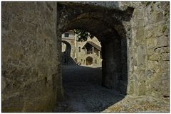 Durchblick in den Burghof in Burghausen