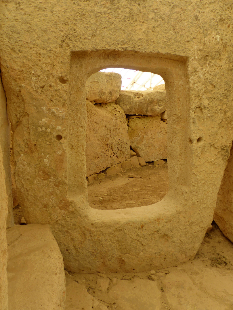 Durchblick in den Ruinen von Hagar Qim