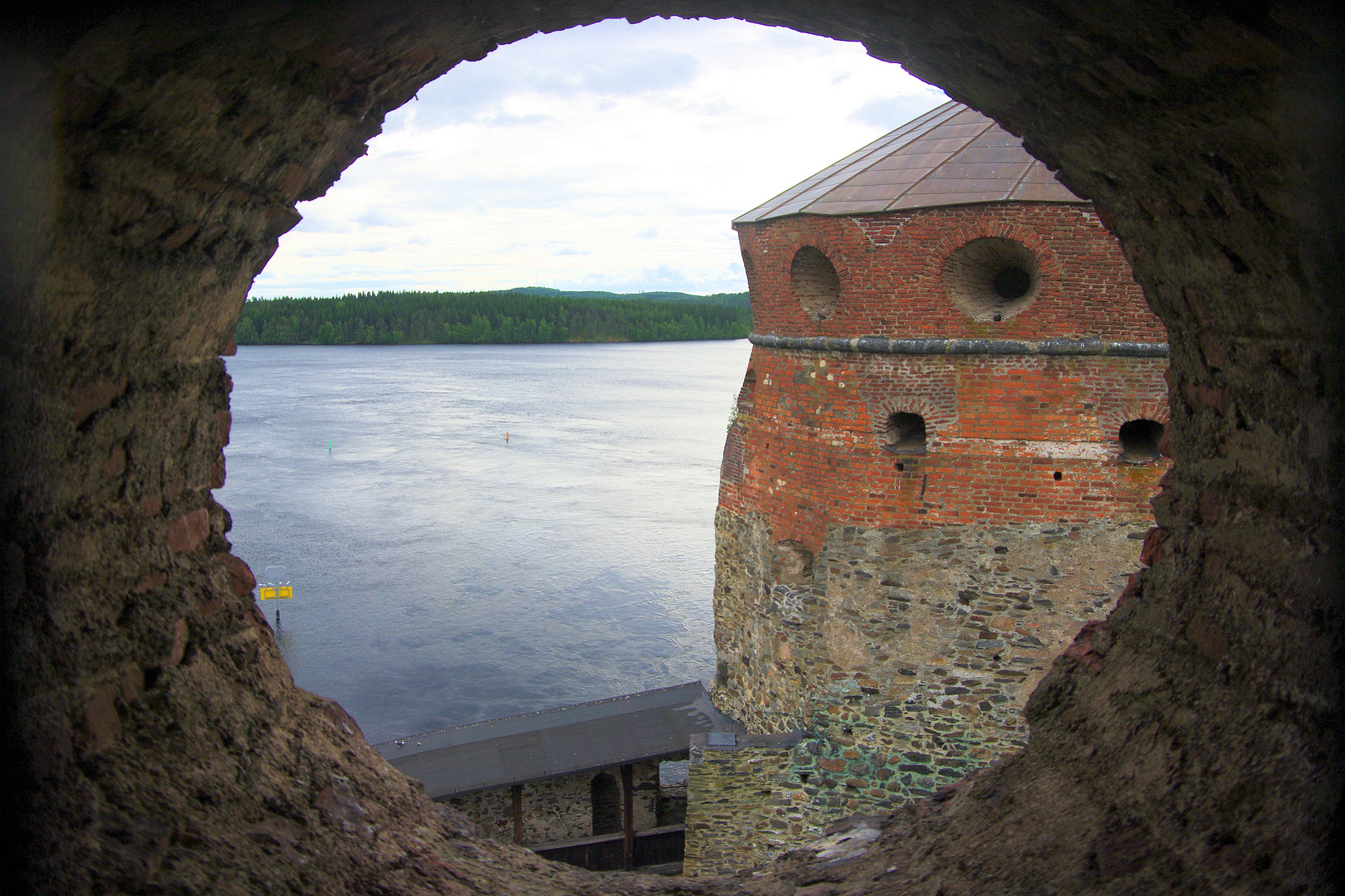 Durchblick in der Burg Olavinlinna 