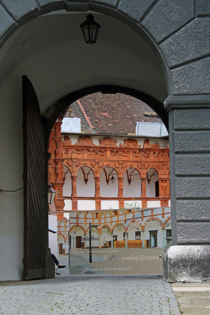 Durchblick in der Schallaburg