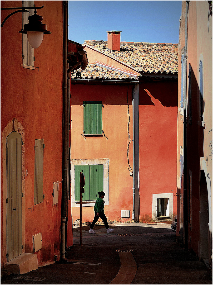 Durchblick in Roussillon