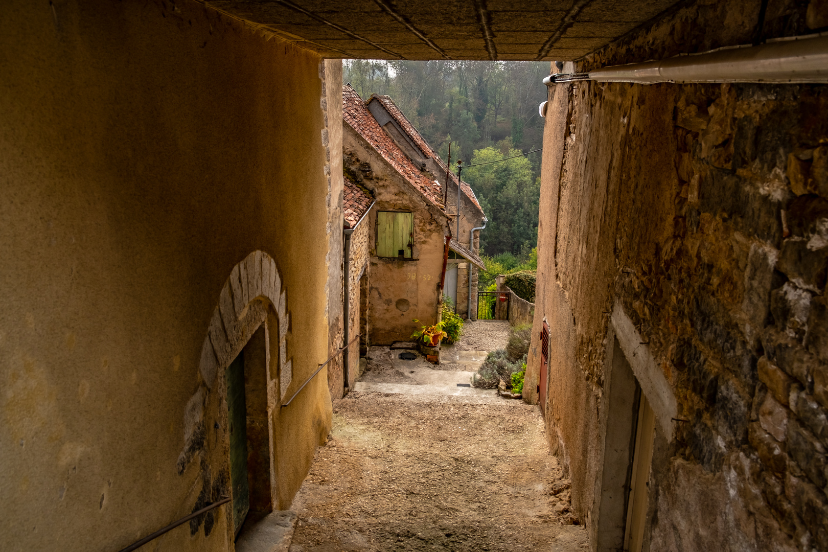 Durchblick in Semur-en-Auxois