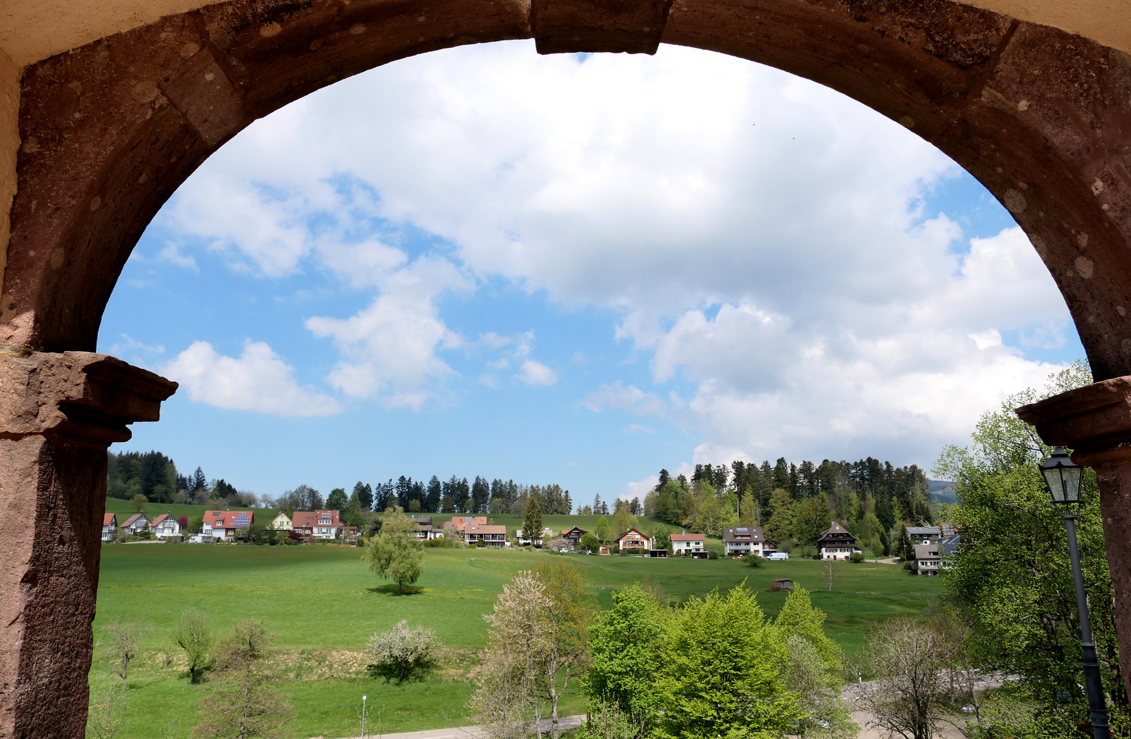 Durchblick in St.Peter im Hochschwarzwald