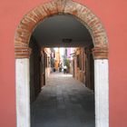 Durchblick in Venedig gesehen