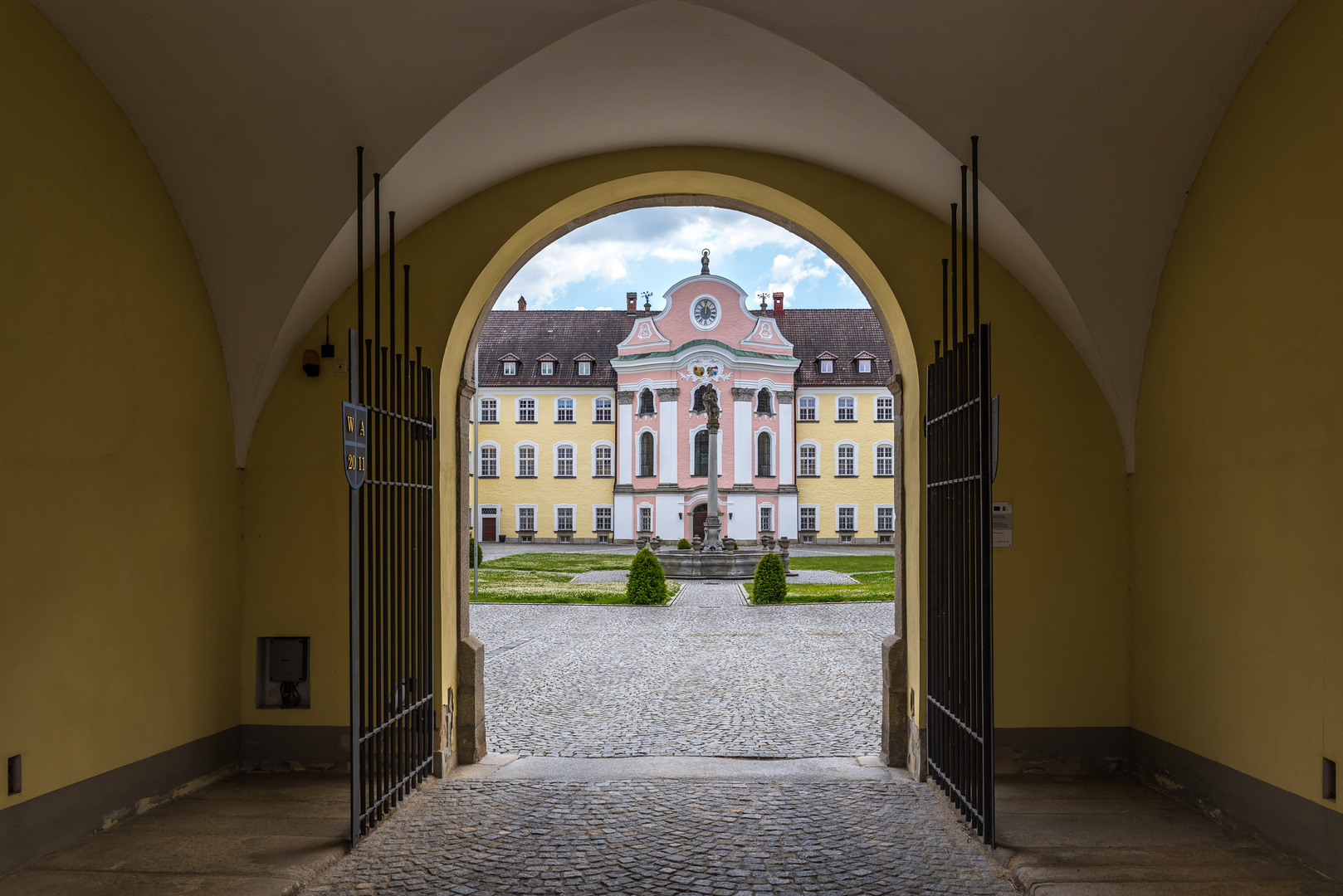 "Durchblick" - Innenhof Kloster Metten