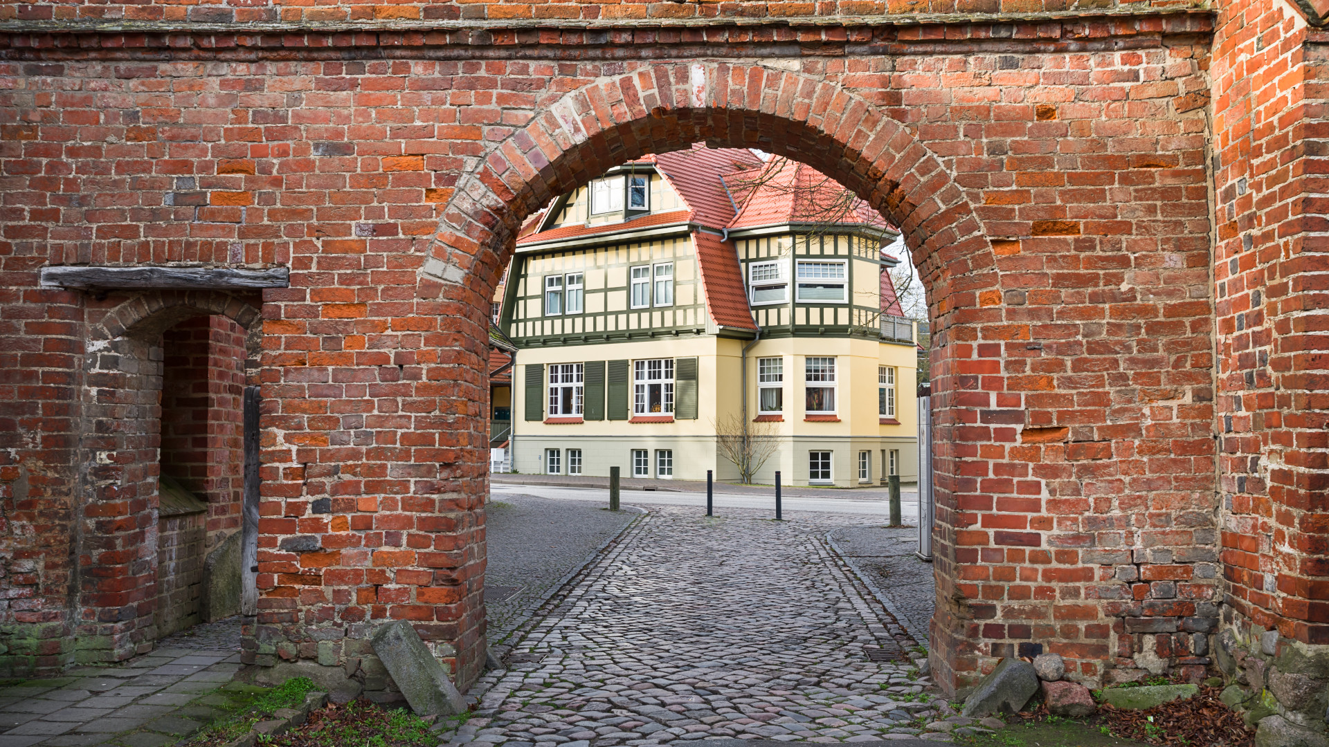 Durchblick Klostermauer