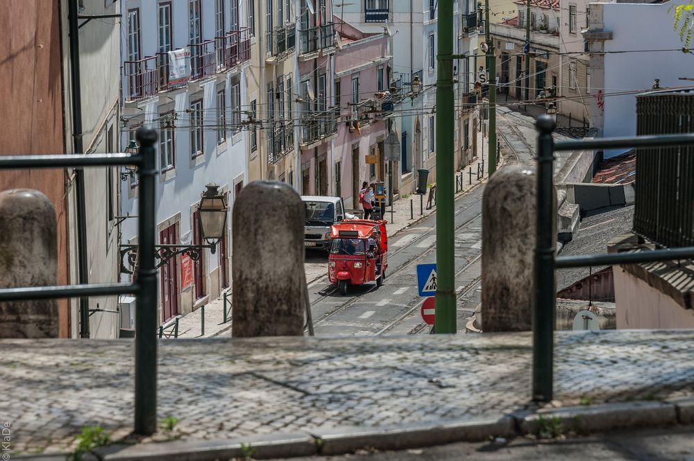 Durchblick mit rotem Tuc-Tuc