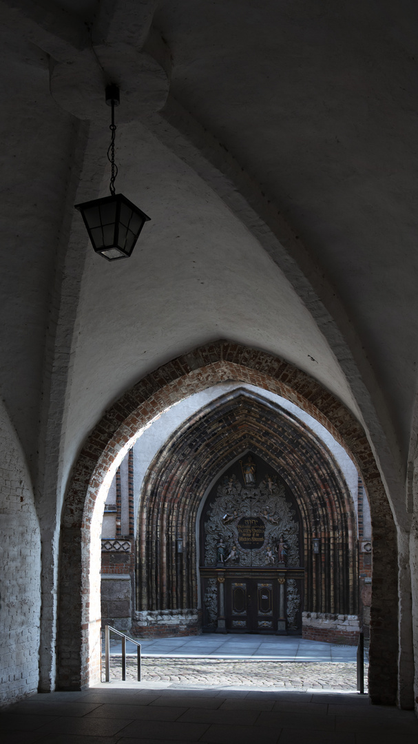 Durchblick Rathaus zum Portal Nikolaikirche