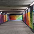 Durchblick: Regenbogenfarben StreetArt