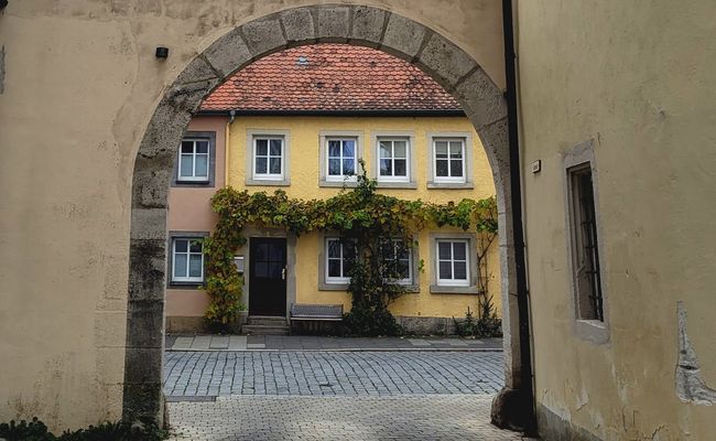 Durchblick über die Straße 