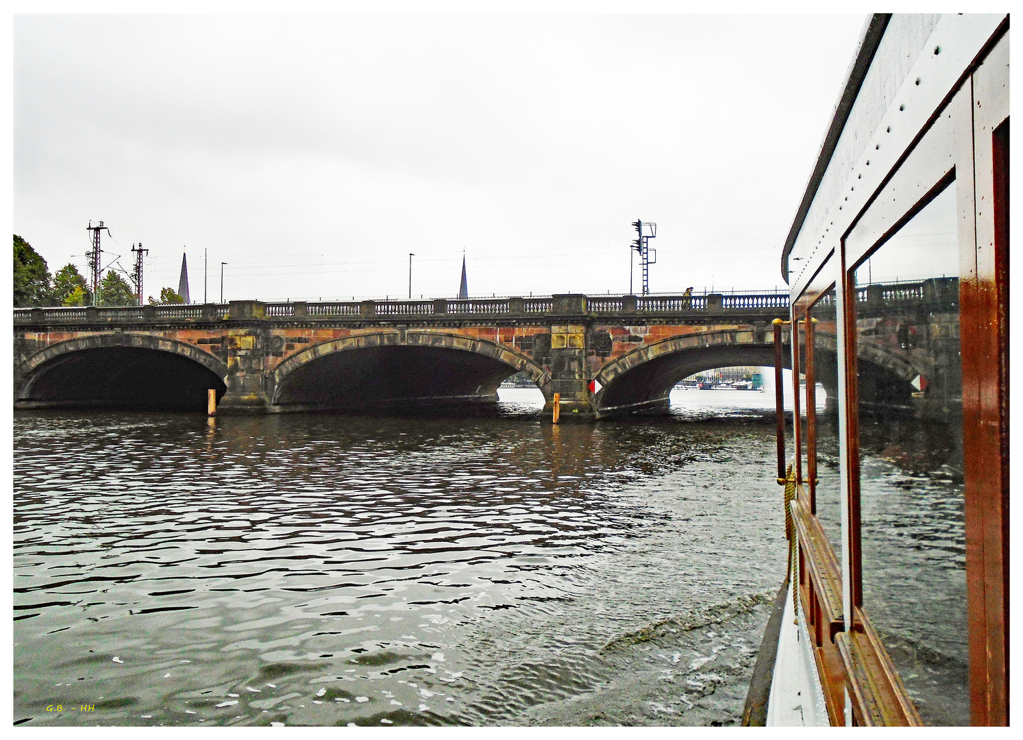 Durchblick und Durchfahrt Lombardsbrücke Hamburg