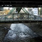 Durchblick - unter der Schwebebahn über der Wupper