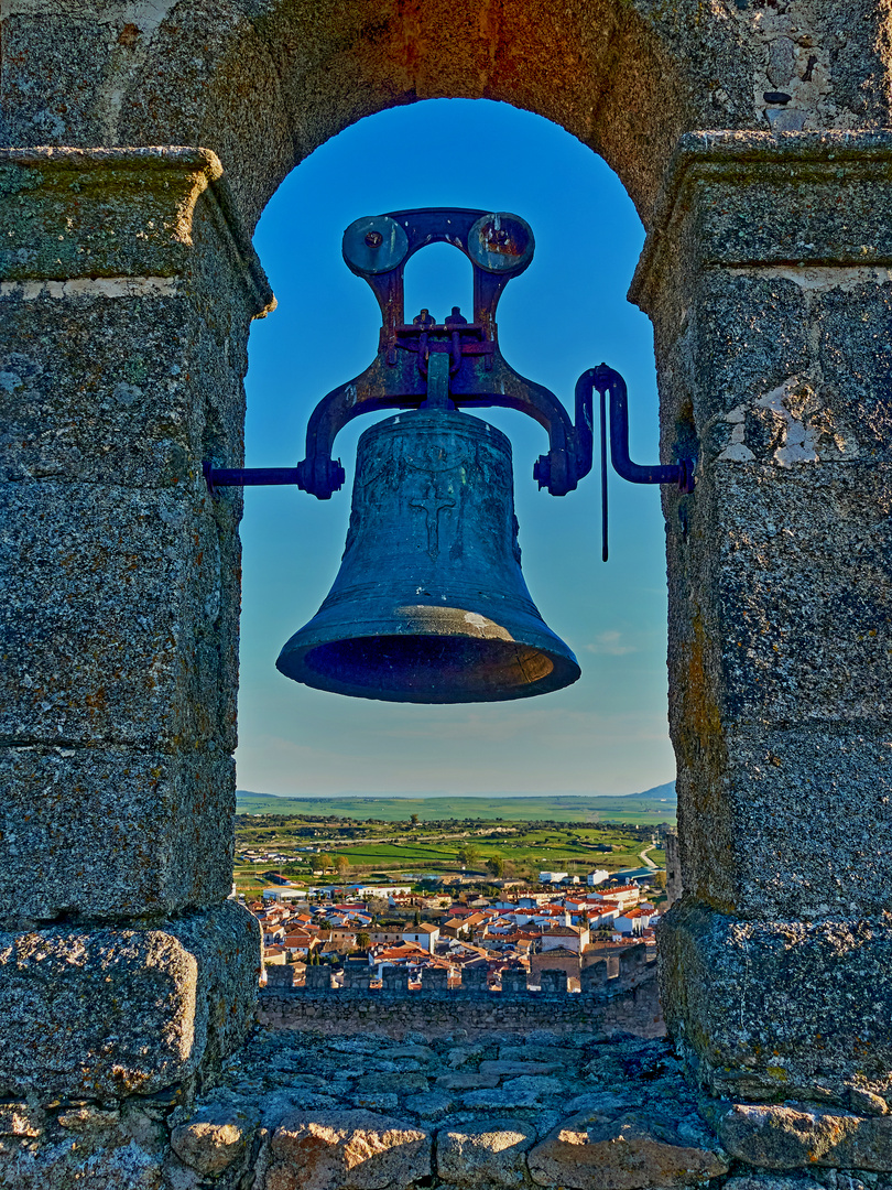 Durchblick vom Turm der Kirche