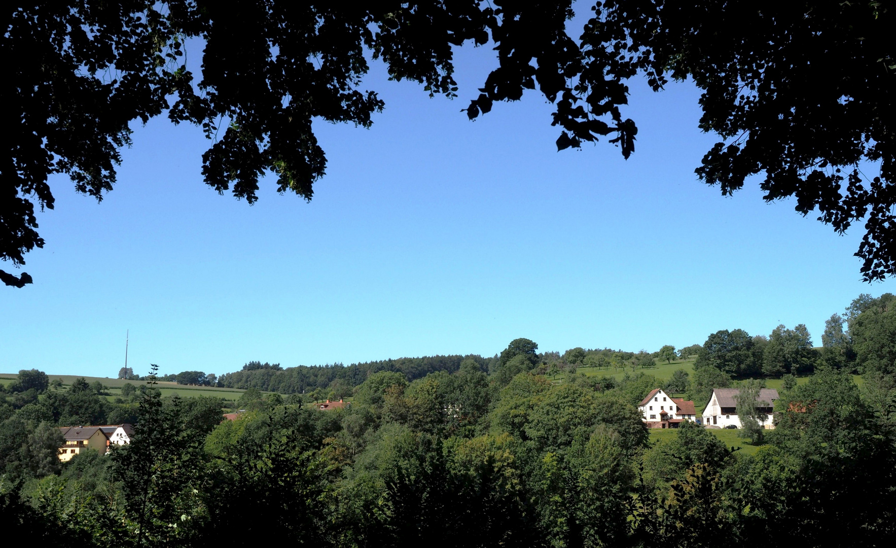 Durchblick zu den Häusern