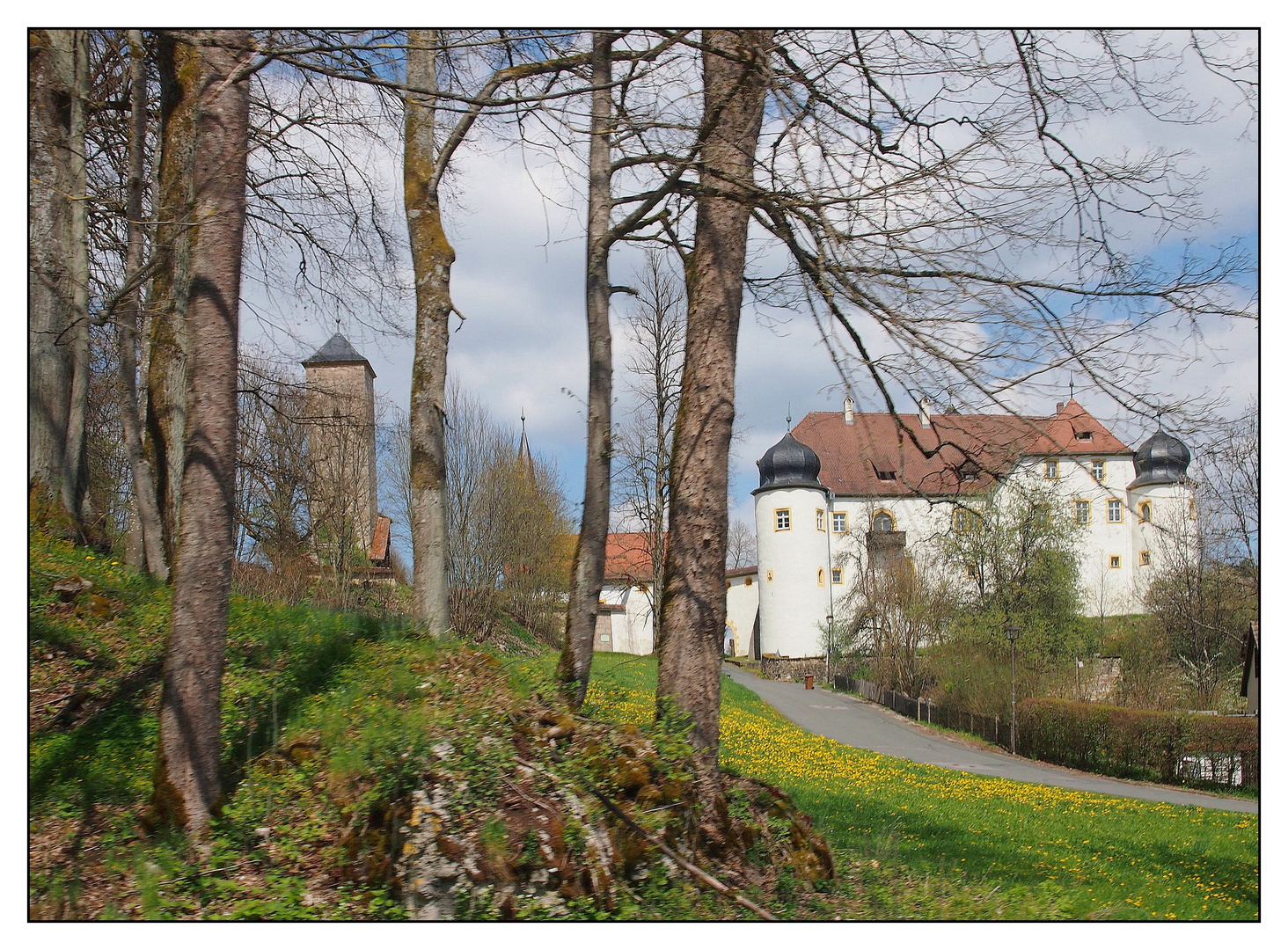 Durchblick zu Schloß Unteraufseß