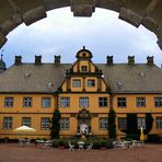 Durchblick zum Barockschloss Eringerfeld