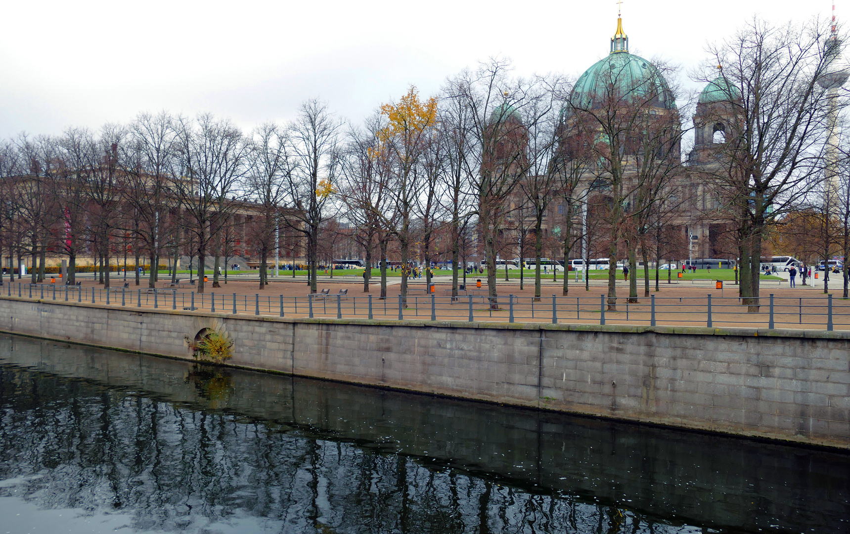 Durchblick zum Berliner Dom