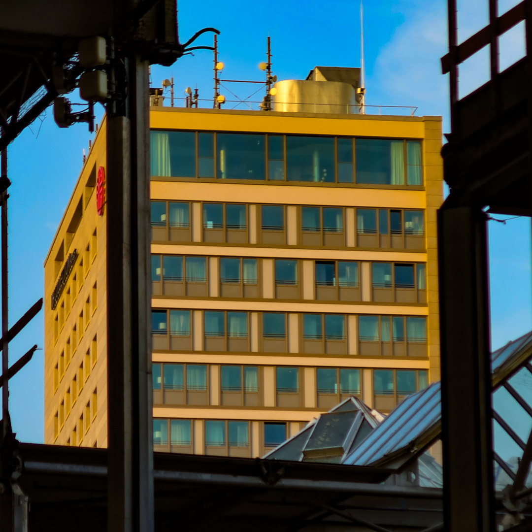 Durchblick zum blauen Himmel