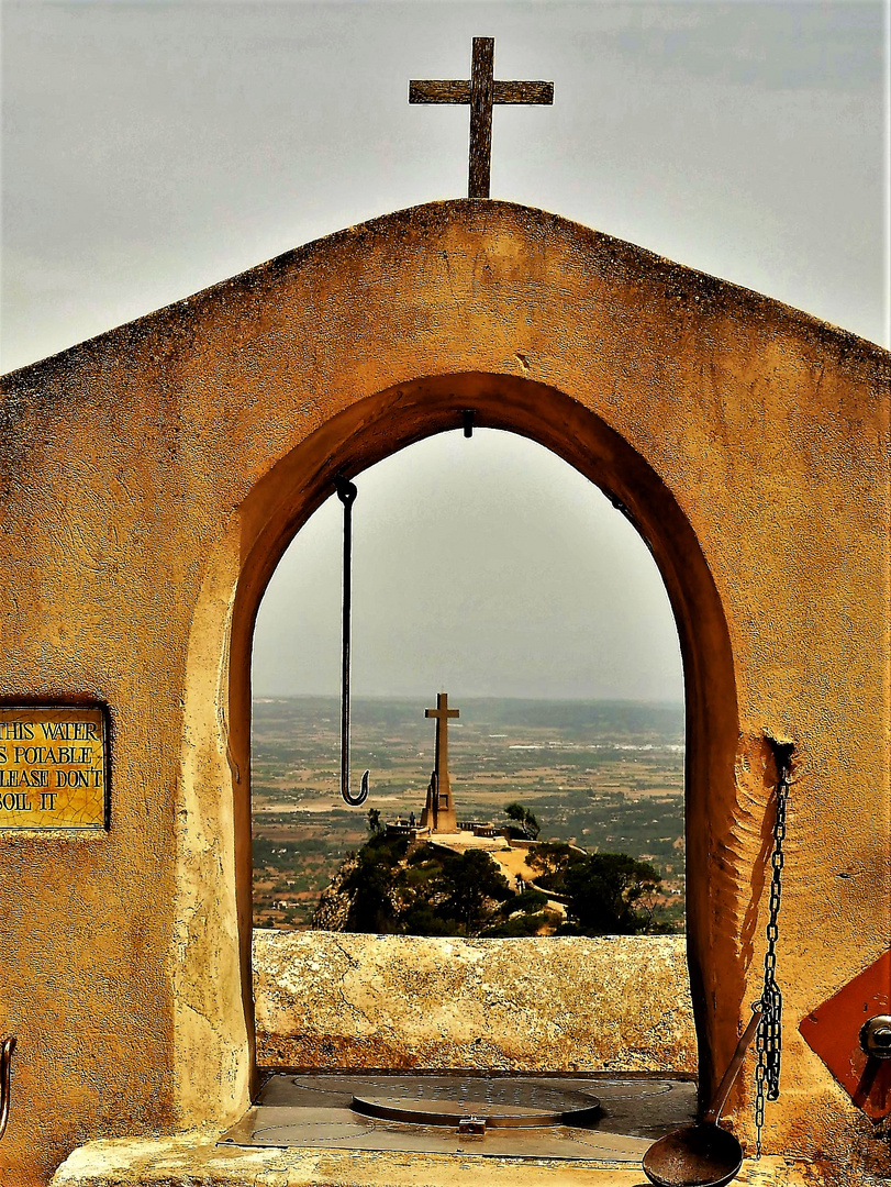 Durchblick zum Creu de Picot 