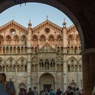 Durchblick zum Dom in Ferrara