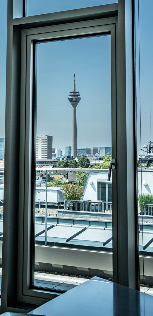 Durchblick zum Fernsehturm