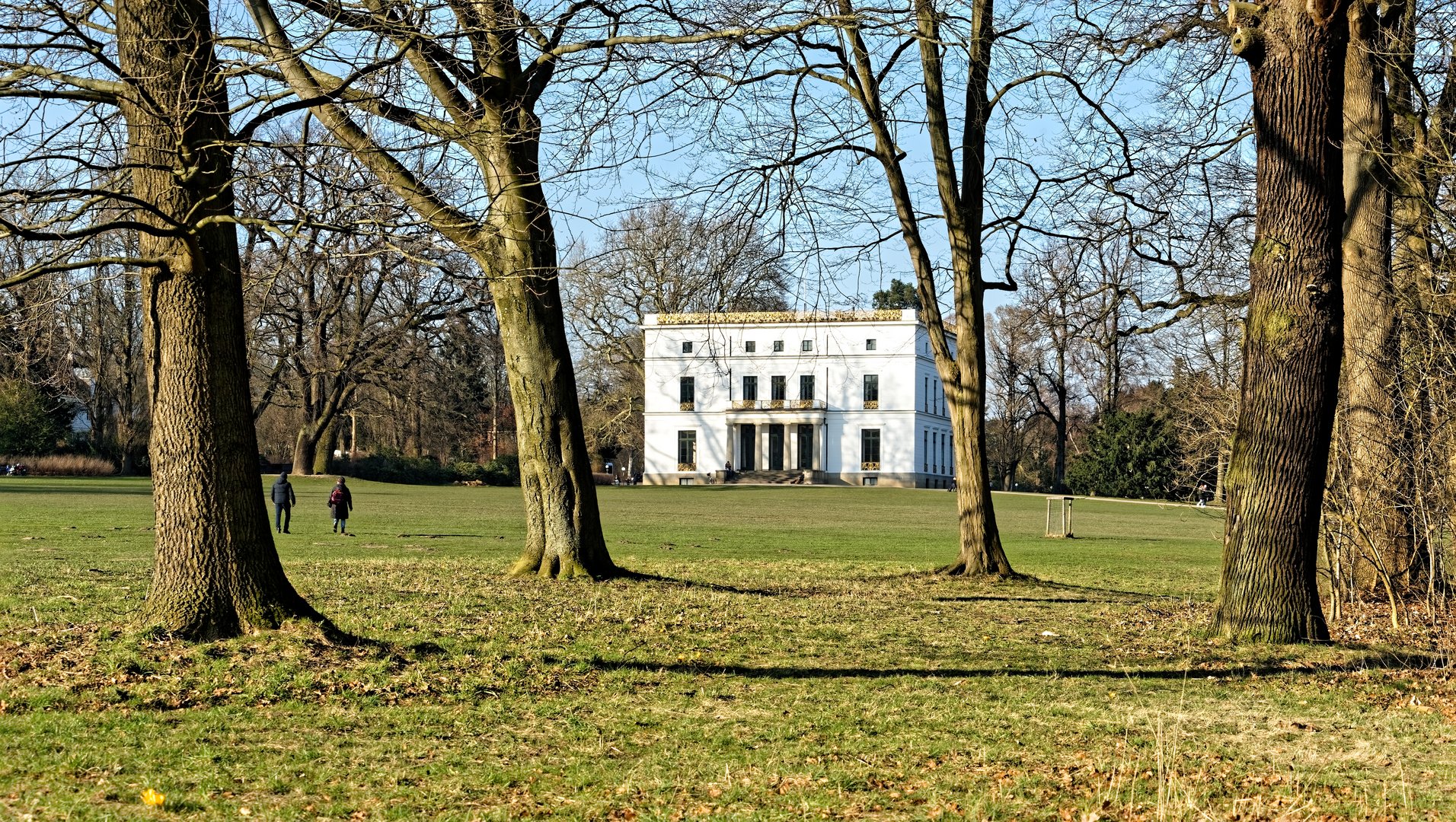 Durchblick zum Jenisch Haus