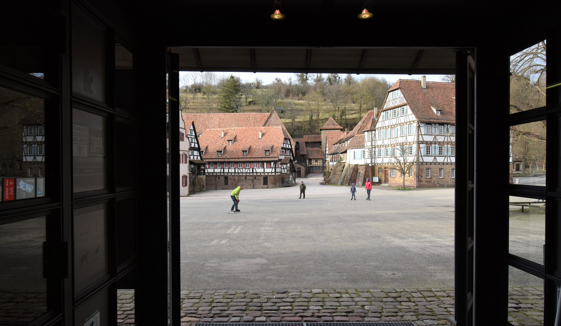 Durchblick zum Klosterinnenhof