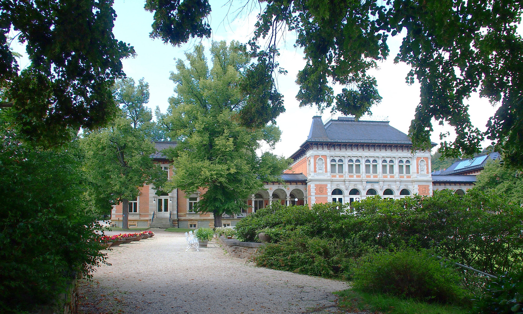 Durchblick zum Königlichen Kurhaus