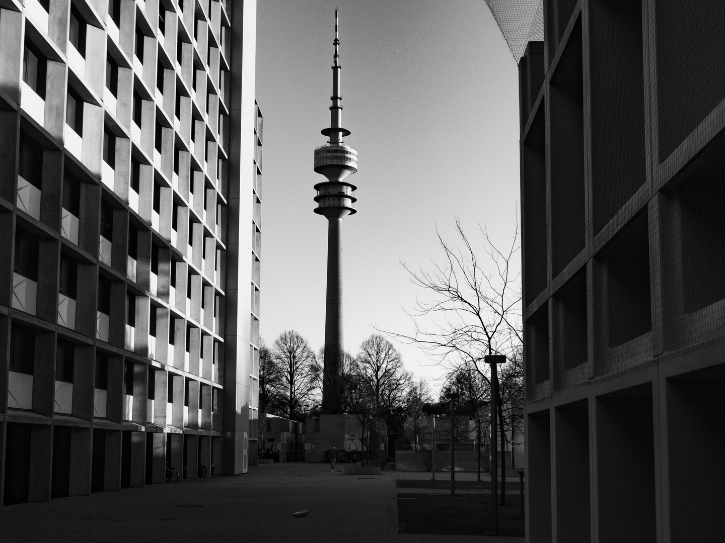 Durchblick zum Olympiaturm