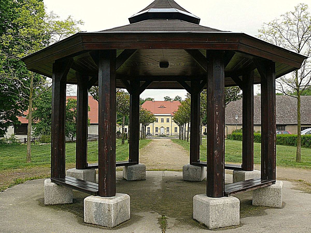 Durchblick zum Schloss Königshain