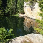 Durchblick zum Steinbruchsee