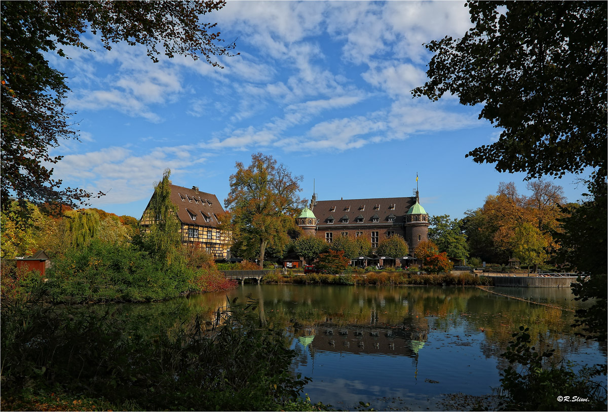 Durchblick zum Wasserschloss Wittringen