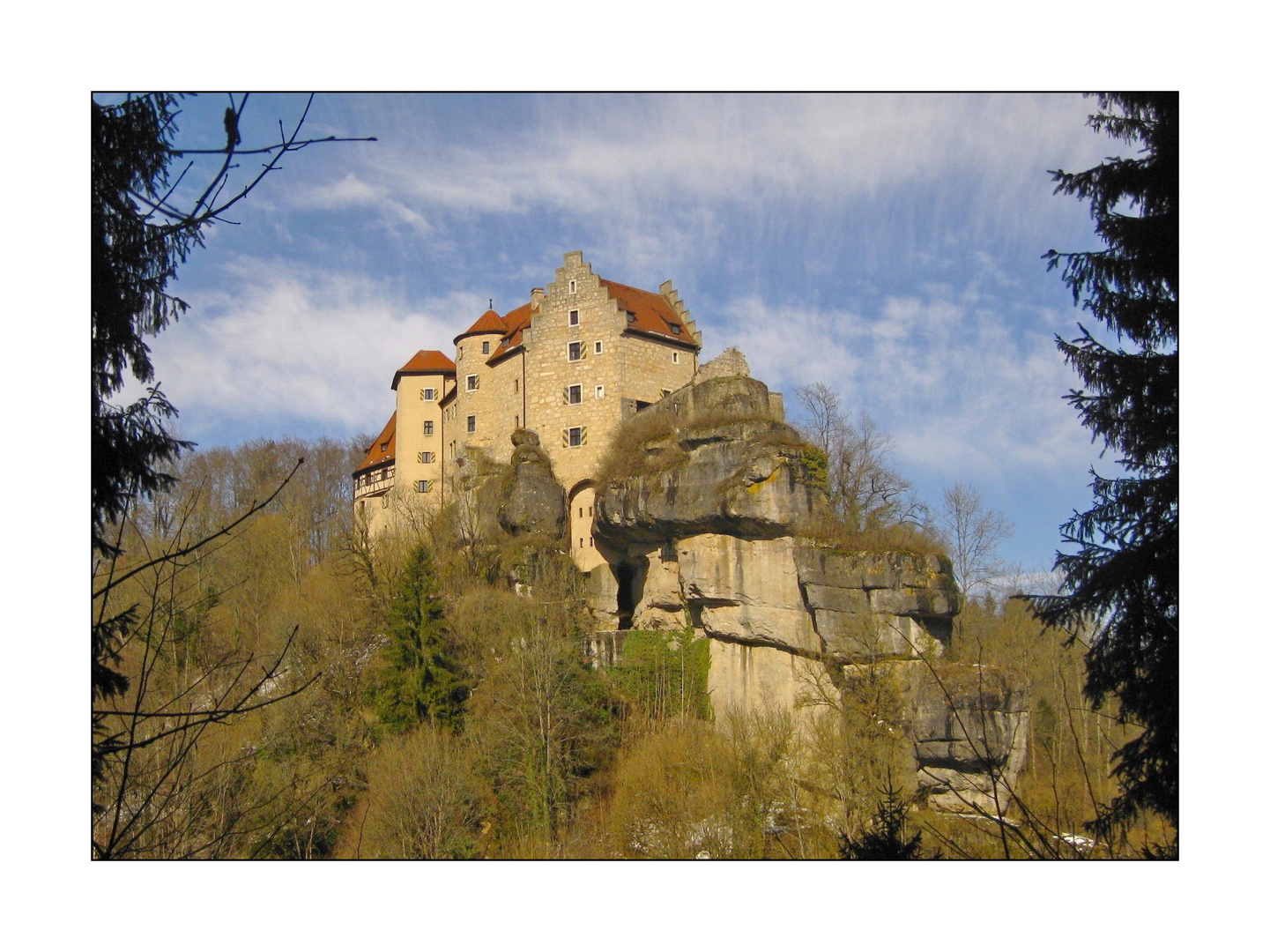 Durchblick zur Burg Rabenstein