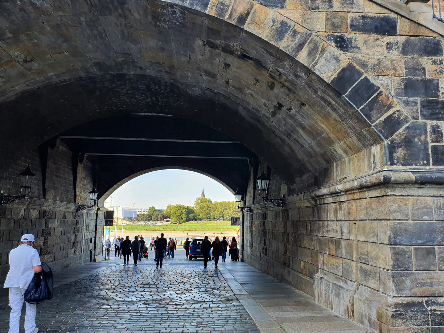 Durchblick zur Elbe