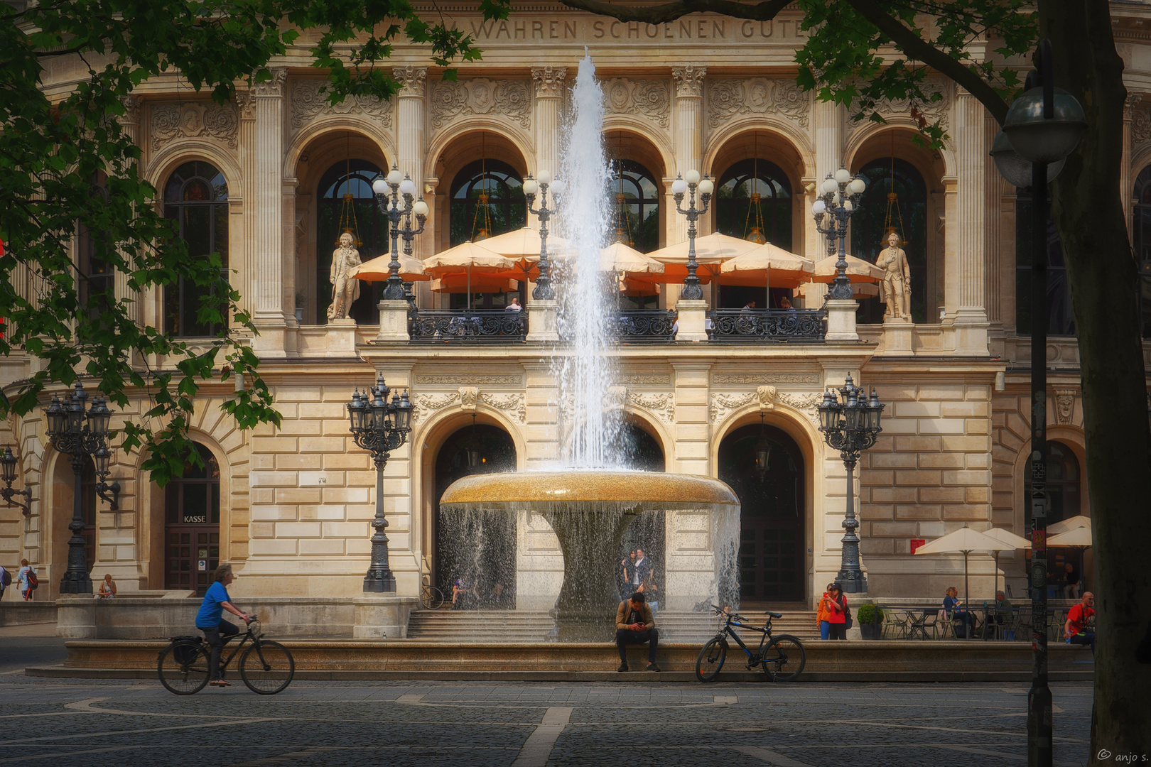 Durchblick zur Frankfurter Oper