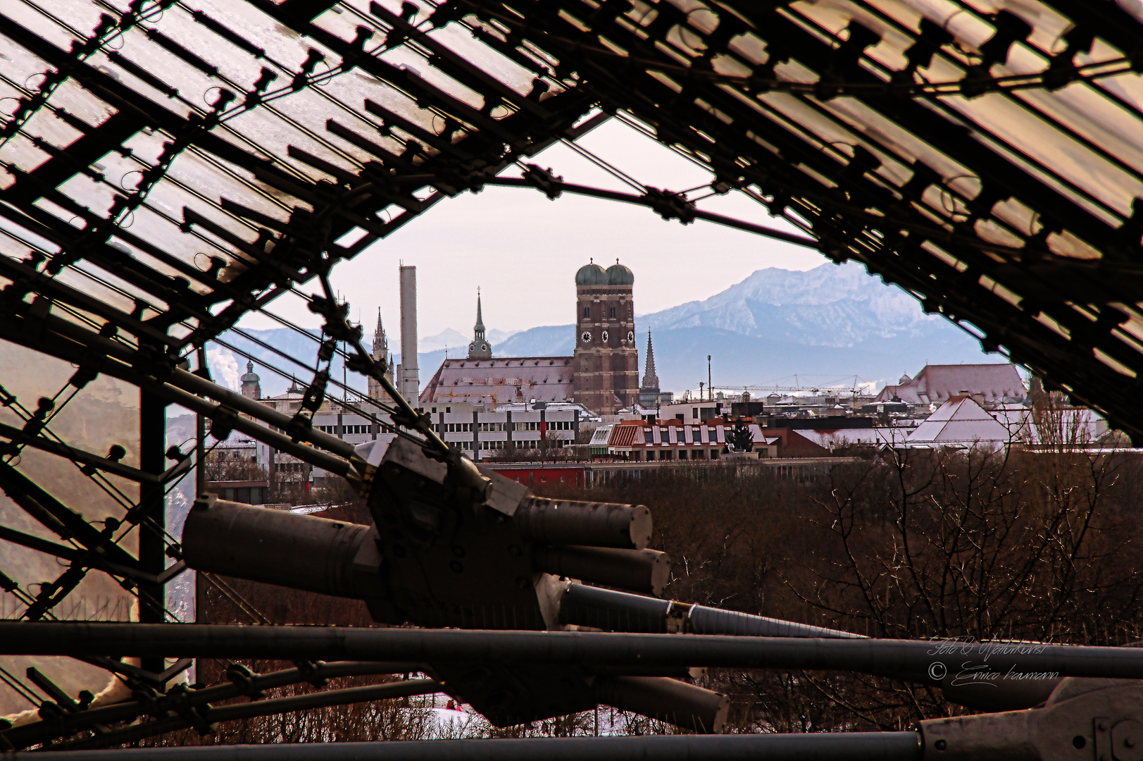 Durchblick zur Frauenkirche in München