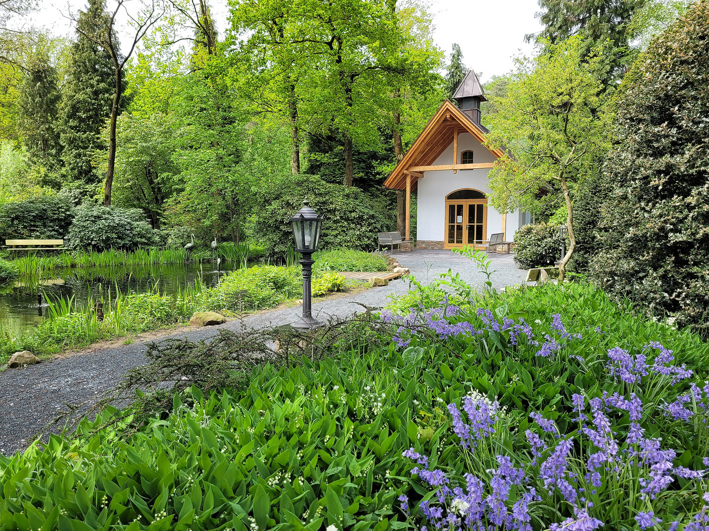 Durchblick zur Kapelle